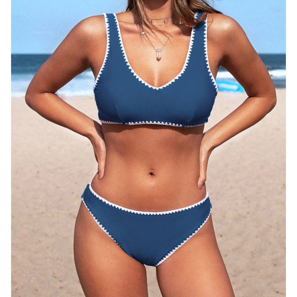 NWT CUPSHE blue and white trim bikini
